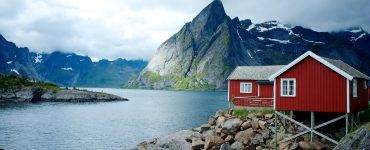 Travel to the fjords by train